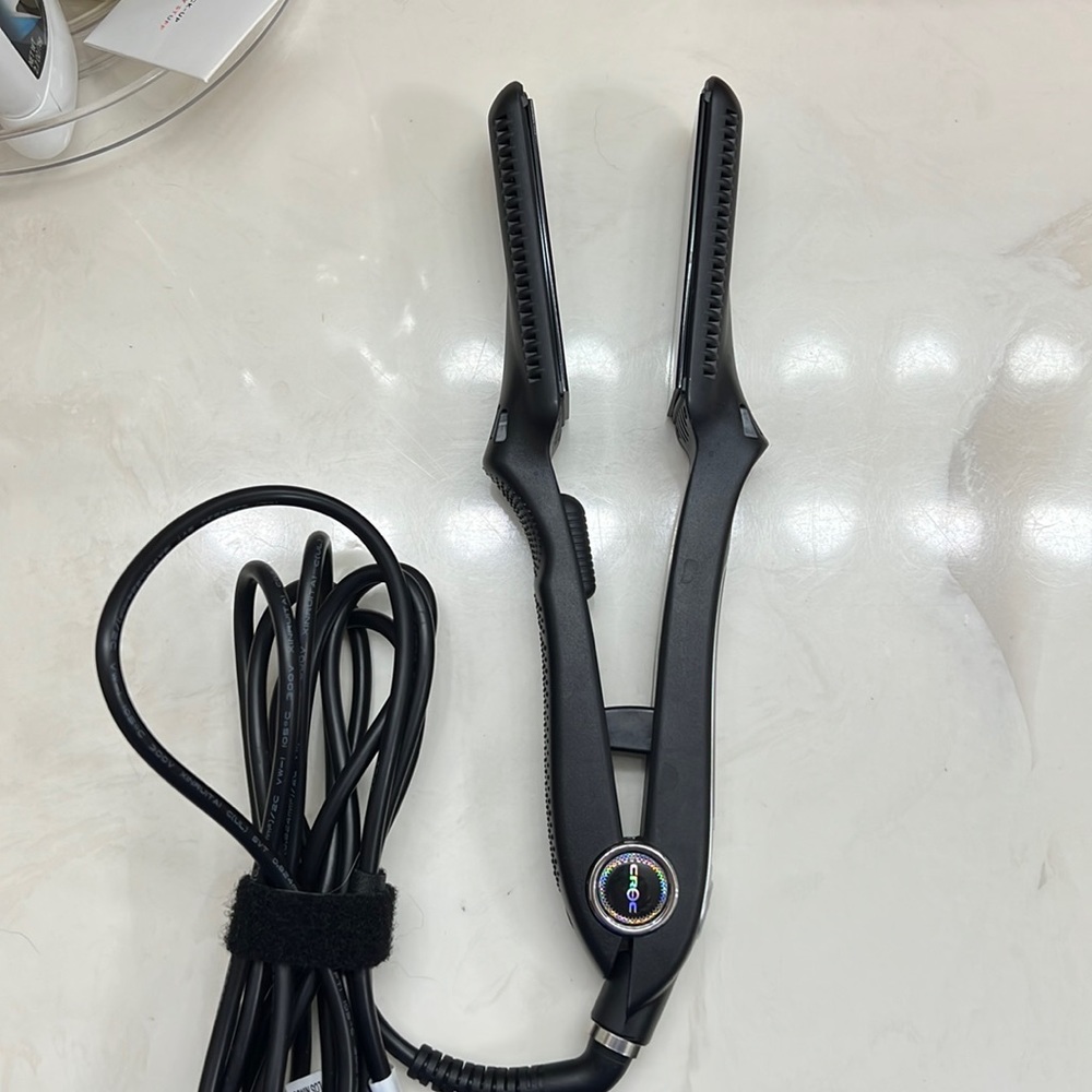 Brand new CROC straightener with titanium plates